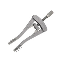 Alm Retractor 2 3/4" 4x4 Prongs